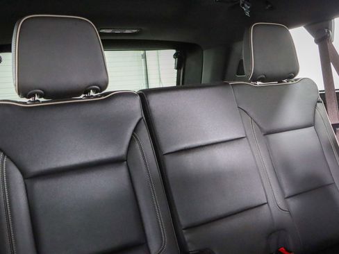 Used 2021 Chevrolet Suburban Premier w/ Premium Package image 34