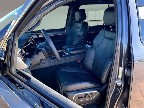 Used 2023 Jeep Wagoneer Series III w/ Premium Group I image 26