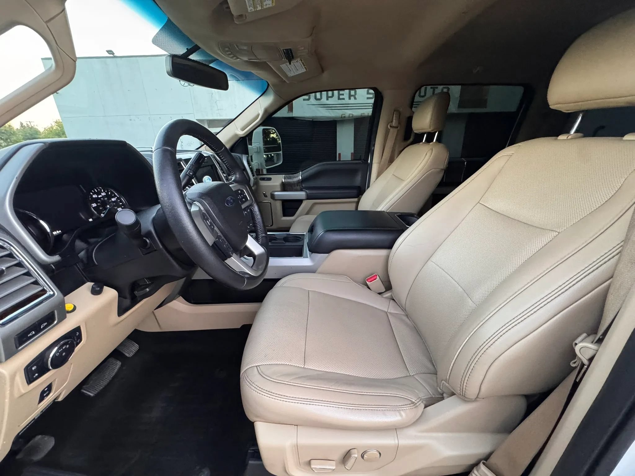 Used 2017 Ford F350 Lariat w/ Lariat Value Package AWD/4WD image 11