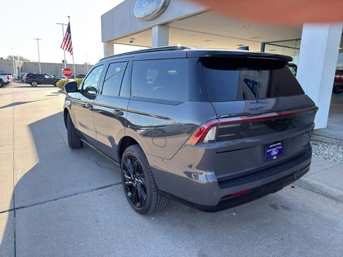 Used 2025 Lincoln Navigator Black Label image 8