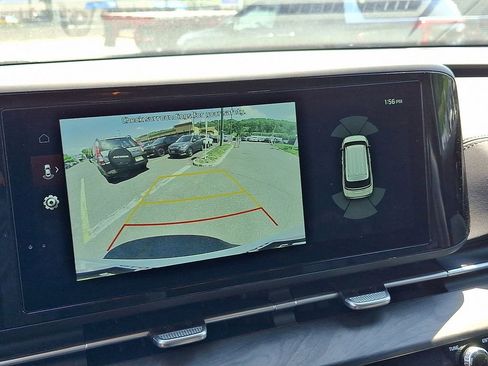 Used 2024 Kia Carnival EX FWD image 19
