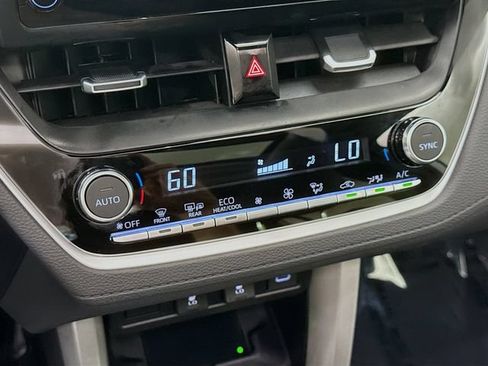 Used 2025 Toyota Corolla Cross XLE w/ Convenience Package FWD image 16