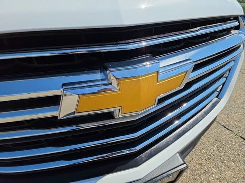 Used 2023 Chevrolet Traverse LT AWD/4WD image 42