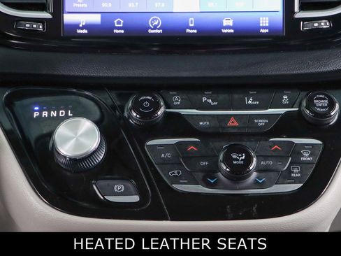 Used 2023 Chrysler Pacifica Touring-L image 20