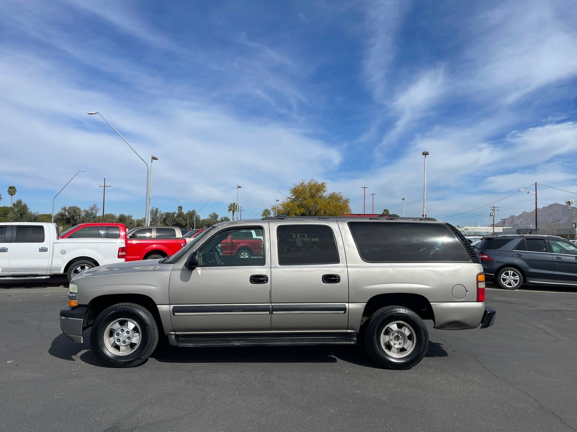 Used 2003 Chevrolet Suburban LS w/ LS Preferred Equipment Group RWD image 2
