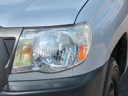 Used 2006 Toyota Tacoma 2WD Regular Cab image 11