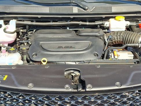 Used 2024 Chrysler Pacifica Limited FWD image 31
