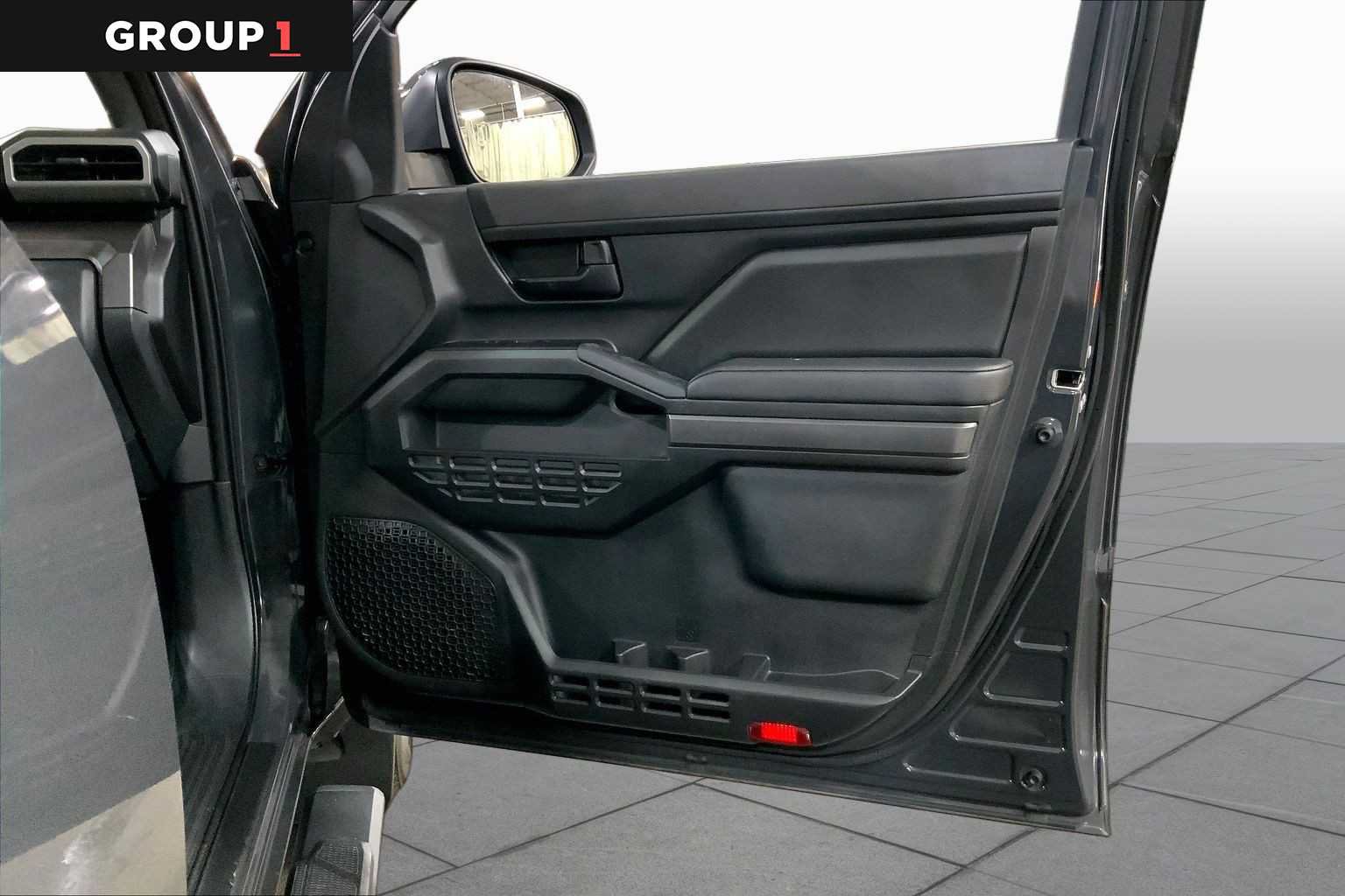 Certified 2025 Toyota Tacoma SR5 AWD/4WD image 23