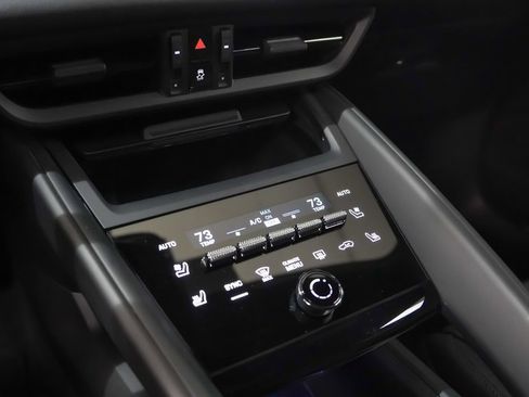 Certified 2025 Porsche Macan 4S Electric image 32