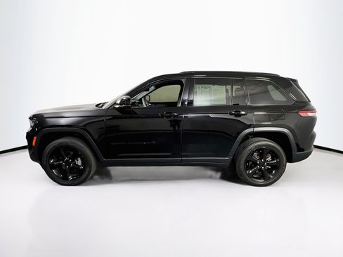 Used 2023 Jeep Grand Cherokee Altitude AWD/4WD image 8