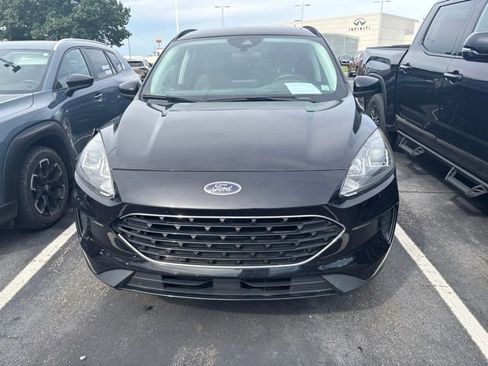 Used 2022 Ford Escape SE w/ SE Sport Appearance Package AWD/4WD image 2