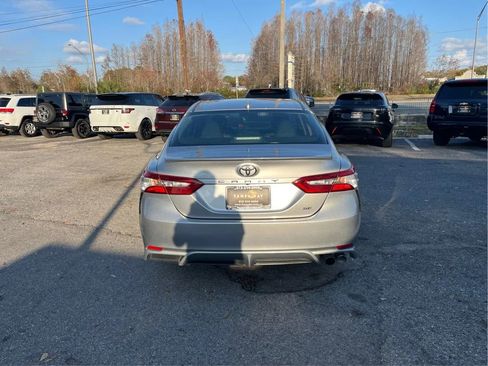 Used 2019 Toyota Camry SE image 6