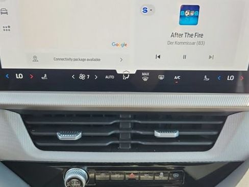 Certified 2025 Ford Explorer Active AWD/4WD image 19