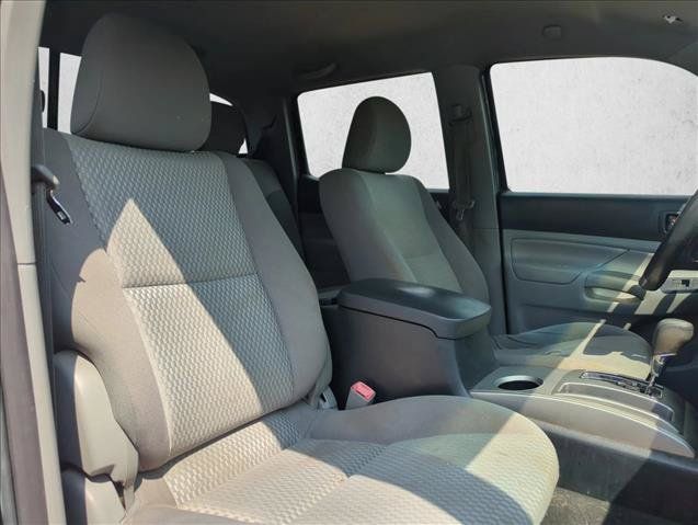 Used 2015 Toyota Tacoma PreRunner w/ SR5 Package RWD image 28