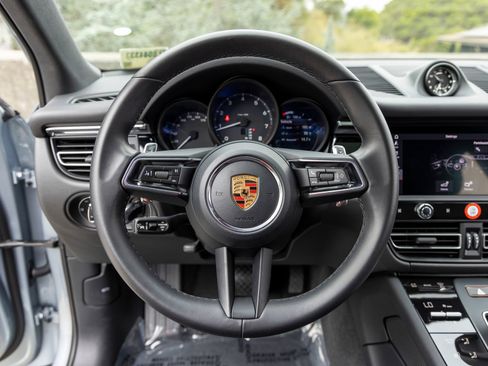 Certified 2026 Porsche Macan AWD/4WD image 34