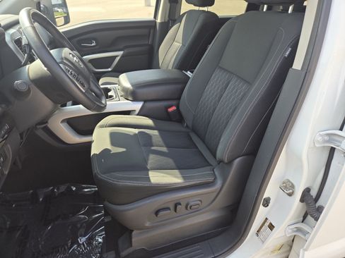 Used 2017 Nissan Titan SV AWD/4WD image 23