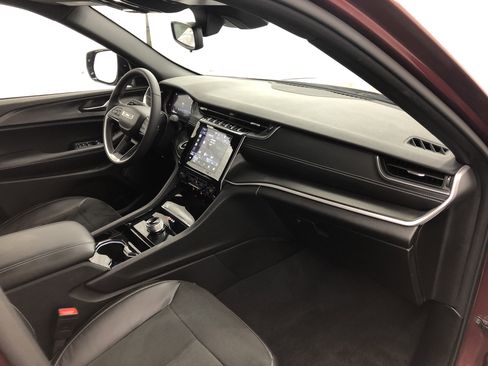 Certified 2023 Jeep Grand Cherokee Altitude image 16