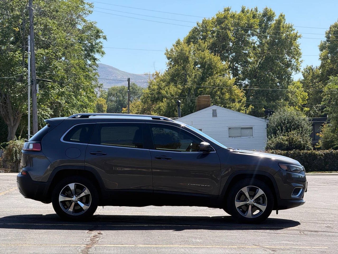 Used 2019 Jeep Cherokee Limited AWD/4WD image 6