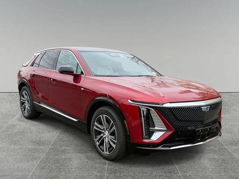 Used 2026 Cadillac Lyriq Luxury w/ LPO, Floor Liner Package AWD/4WD image 8