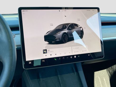 Used 2022 Tesla Model Y Performance image 14