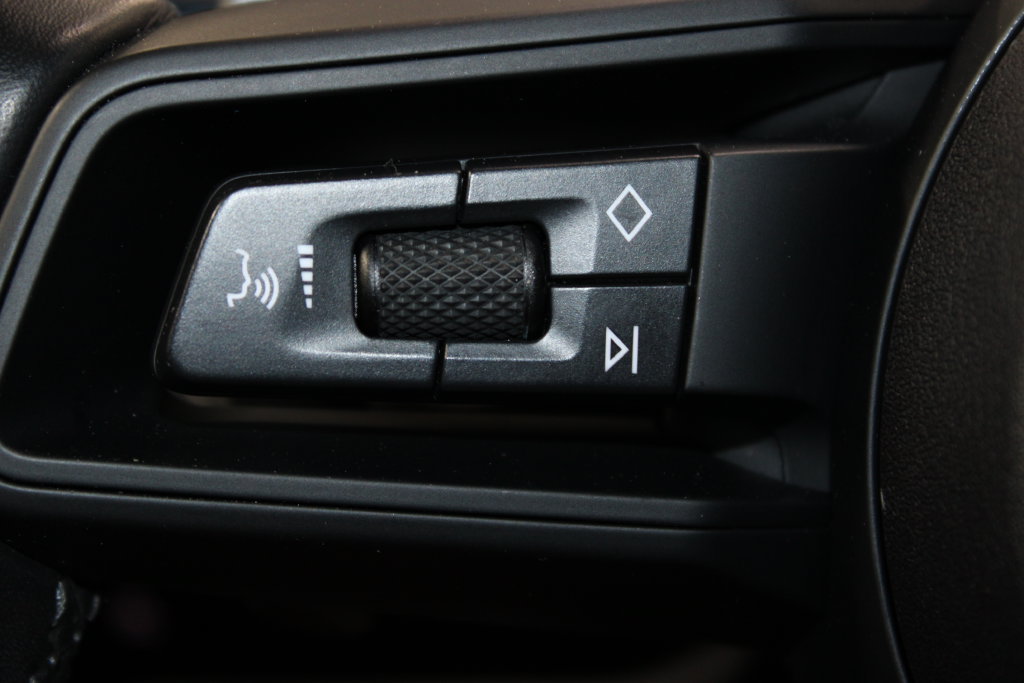 Used 2024 Porsche Cayenne AWD/4WD image 40
