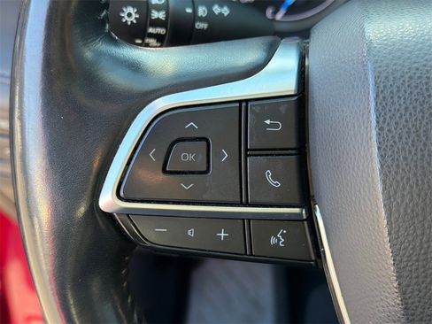 Used 2021 Toyota Highlander Platinum image 25