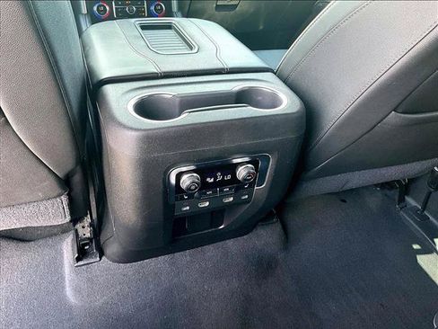 Used 2021 GMC Yukon XL SLT w/ SLT Premium Package RWD image 25