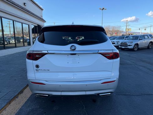 Used 2024 Buick Enclave Premium image 8