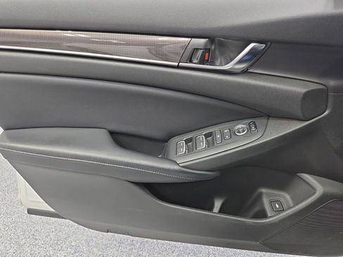 Used 2018 Honda Accord Sport image 27