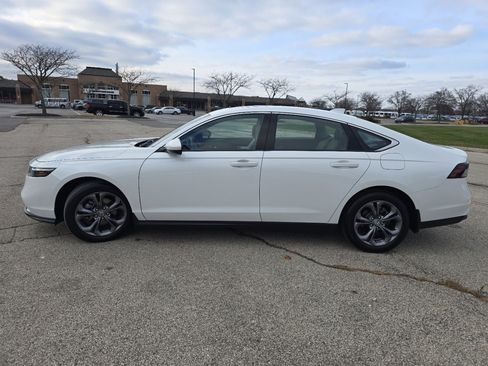 Certified 2024 Honda Accord EX image 15