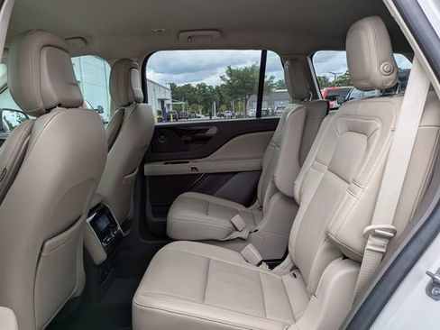 Certified 2020 Lincoln Aviator Reserve w/ Elements Package Plus image 10
