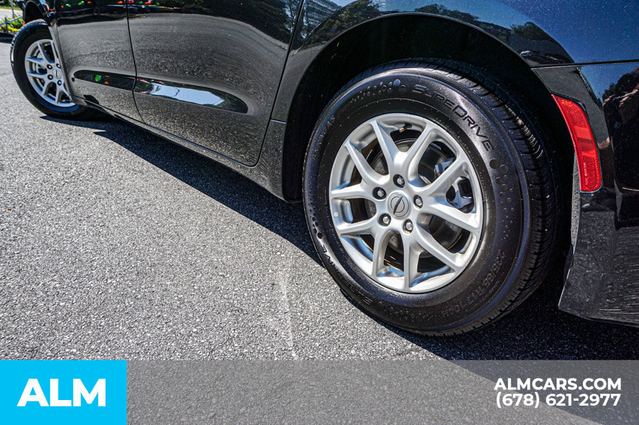Used 2023 Chrysler Pacifica Touring-L FWD image 15