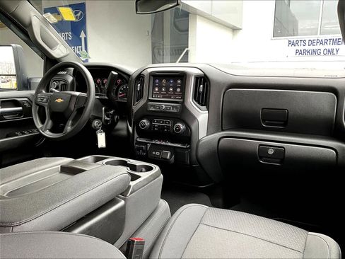 Used 2023 Chevrolet Silverado 2500 Custom w/ Custom Value Package image 14