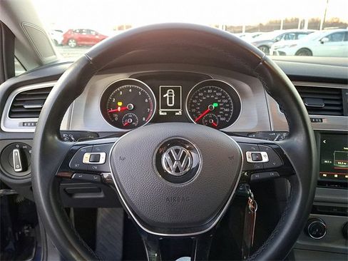 Used 2016 Volkswagen Golf S image 19