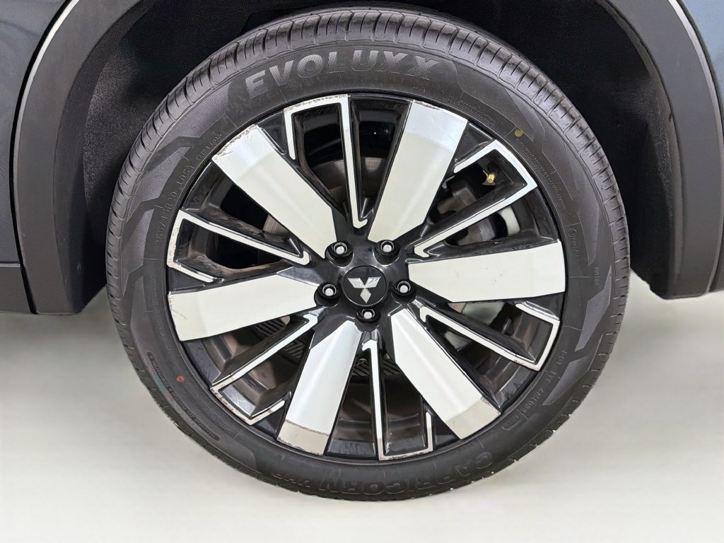 Used 2025 Mitsubishi Outlander SE FWD image 35