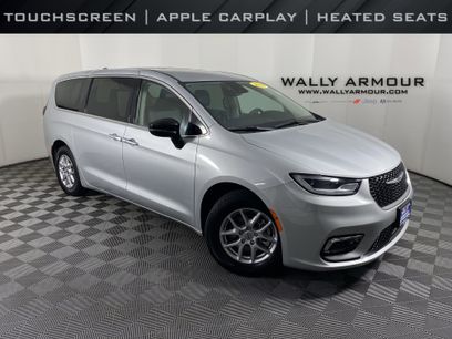 Used 2024 Chrysler Pacifica Touring-L