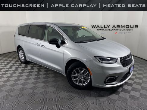 Used 2024 Chrysler Pacifica Touring-L image 1