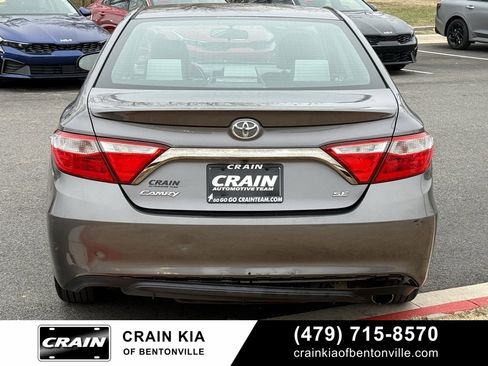 Used 2016 Toyota Camry SE image 6