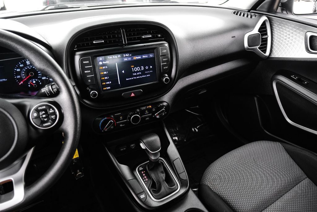 Used 2022 Kia Soul LX w/ Technology Package FWD image 21