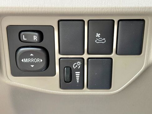 Used 2012 Toyota Prius Four w/ Deluxe Solar Roof Pkg FWD image 13