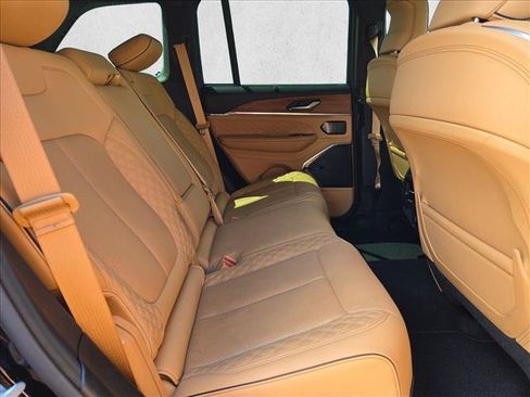 Used 2022 Jeep Grand Cherokee Summit AWD/4WD image 16