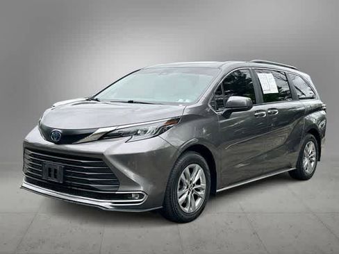 Used 2024 Toyota Sienna XLE w/ XLE Plus Package AWD/4WD image 1