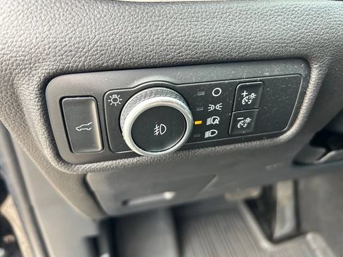 Used 2024 Ford Explorer XLT w/ Equipment Group 202A AWD/4WD image 19