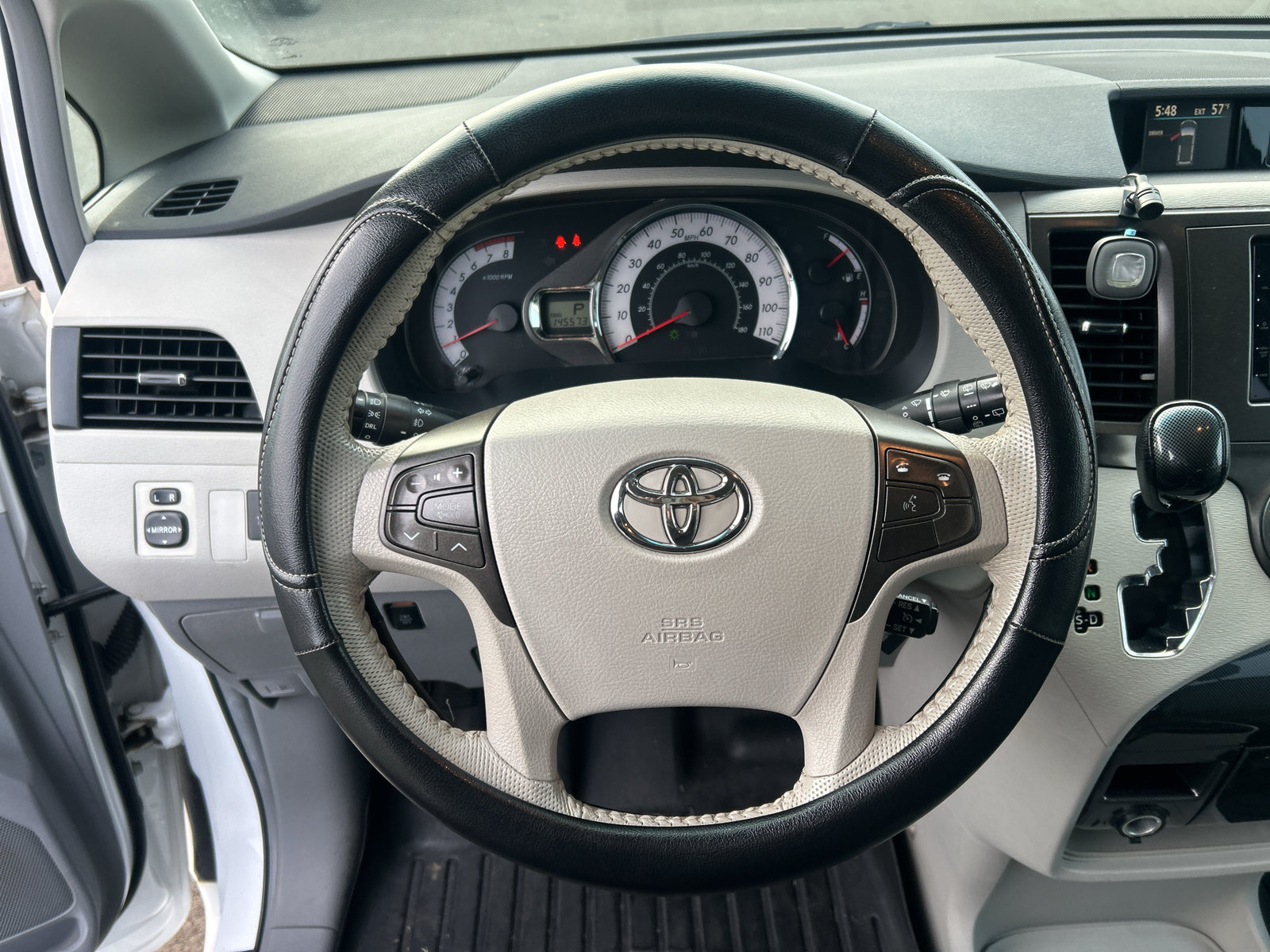 Used 2011 Toyota Sienna SE w/ Preferred Pkg FWD image 17
