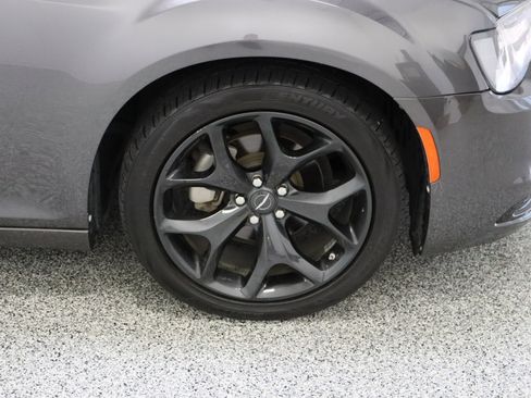 Used 2023 Chrysler 300 Touring w/ Sport Appearance Package RWD image 5