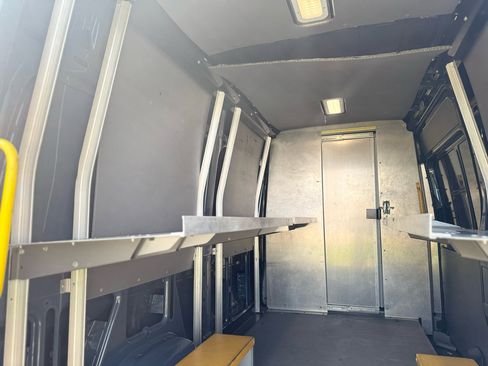 Used 2018 Mercedes-Benz Sprinter 2500 image 44