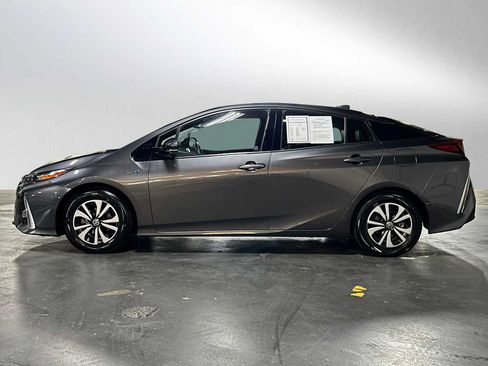 Used 2017 Toyota Prius Prime Premium image 6