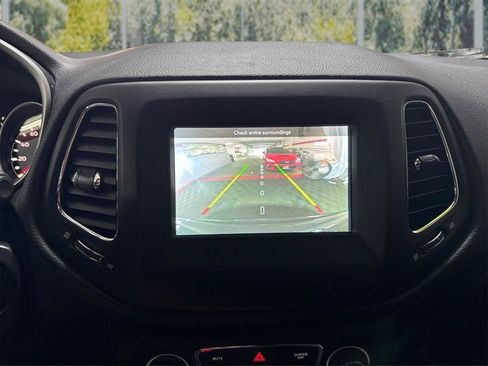 Used 2019 Jeep Compass Latitude AWD/4WD image 25