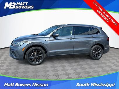 Used 2024 Volkswagen Tiguan SE w/ Panoramic Sunroof Package