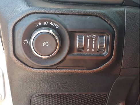 Used 2021 Jeep Wrangler Unlimited Sahara w/ Uconnect 4C Nav & Sound Group AWD/4WD image 17